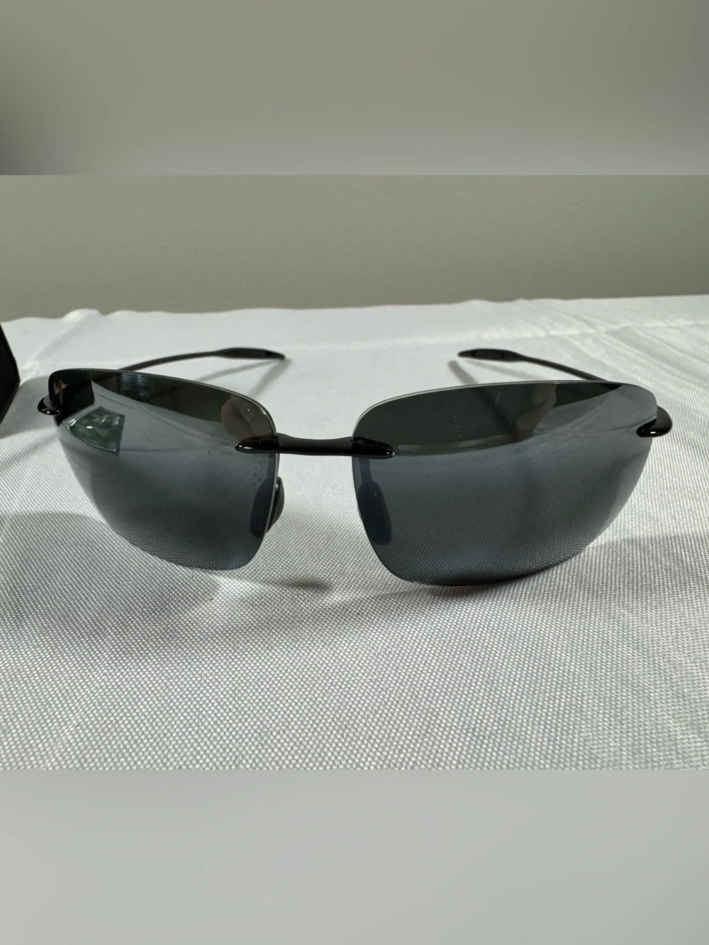 Maui Jim Breakwall (style 422-02) polarized rimless sunglasses.